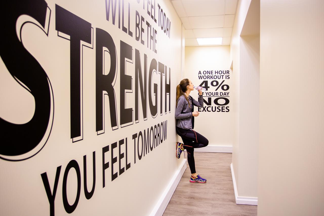 Fraser Suites Paris La Defense Courbevoie Exterior photo A woman working out at a gym