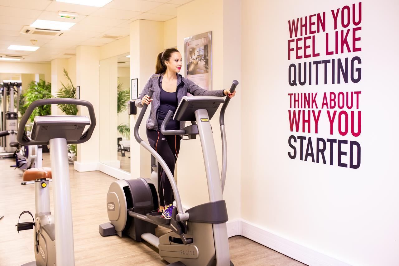 Fraser Suites Paris La Defense Courbevoie Exterior photo A woman on a cross trainer